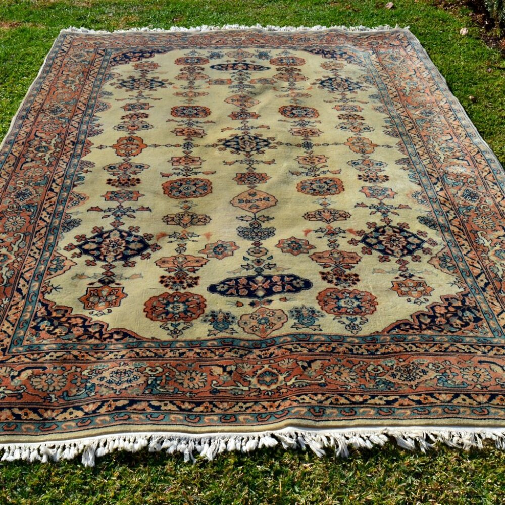VINTAGE ORIENTAL RUG  HANDMADE  100% WOOL  ALLOVER FLORAL DESIGN  BEIGE BACKGROU